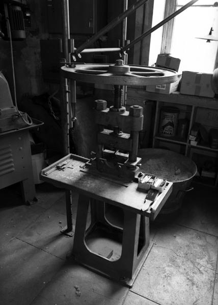 Machine à estampiller : presse à vis à balancier