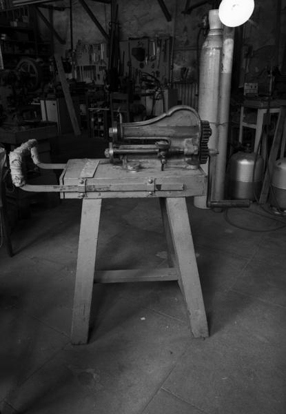 Machine à découper par molette : cisaille circulaire à arbres parallèles dite cisaille à galets