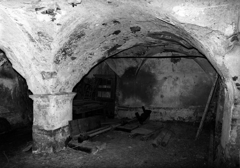 Bâtiment de l'ancienne papeterie : 1er étage de soubassement