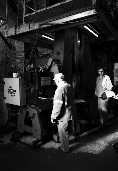 Presse à excentrique et marteau-pilon à planche servant à la fabrication des pièces en acier.