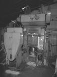 Machine à matricer : presse à vis à friction