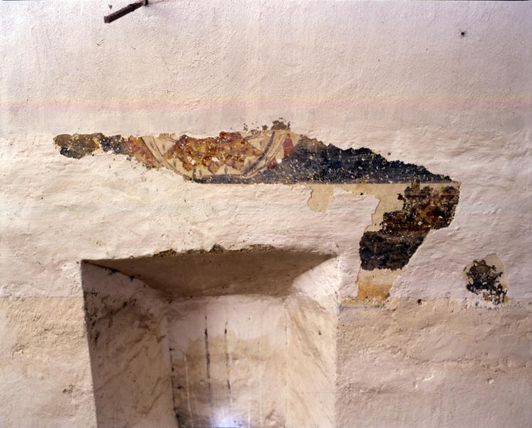 Détail des peintures ornant les murs de la nef : armoiries