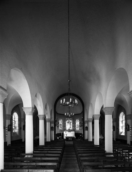 La nef et le choeur vus depuis le vestibule