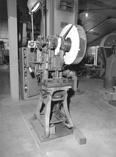 Machine à découper par poinçon : presse à excentrique