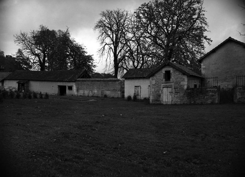 Vue générale des dépendances de la ferme