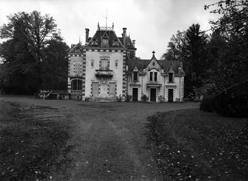 Vue générale de la façade principale de la villa