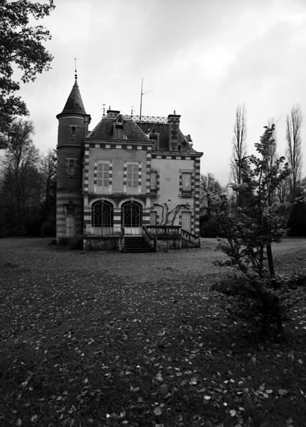 Vue générale de la façade ouest de la villa