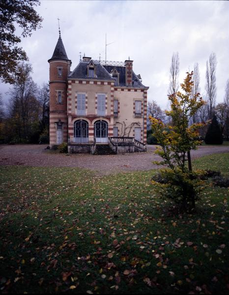 Vue générale de la façade ouest de la villa