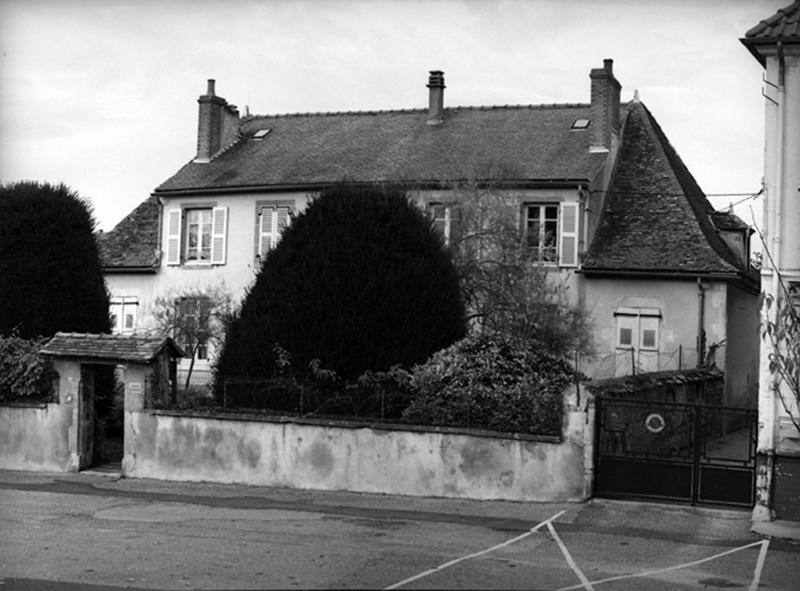 Vue générale depuis la rue