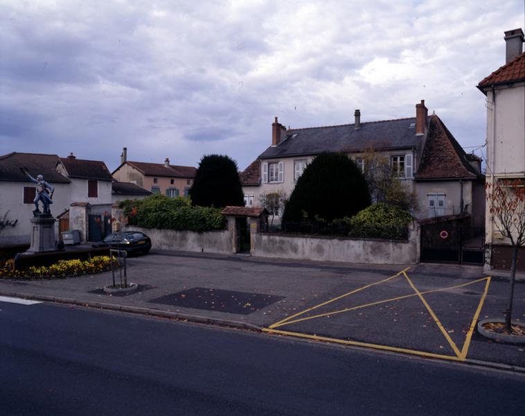 Vue générale depuis la rue