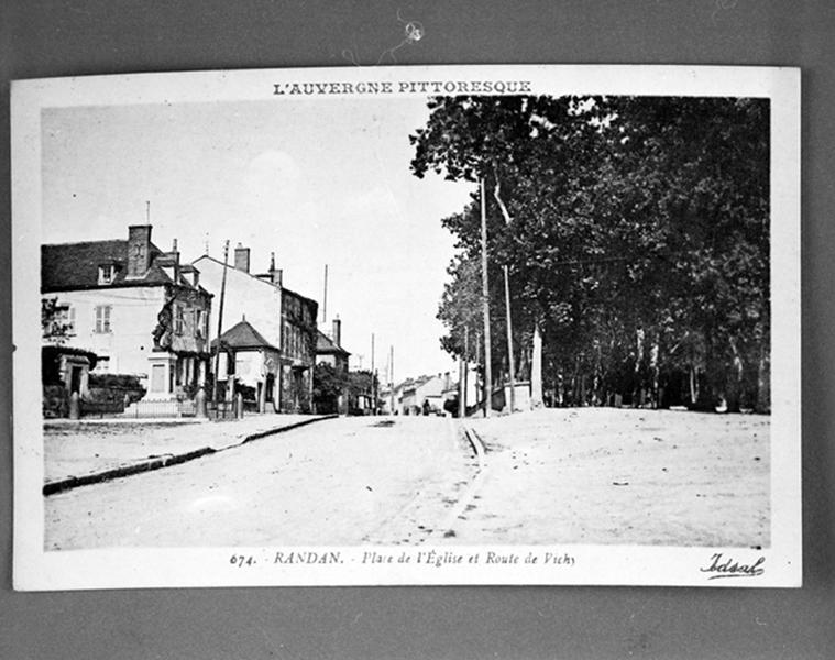 Place de l'église et route de Vichy [rue du Commerce]