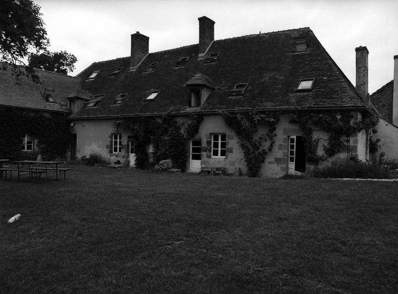 Vue générale de l'ancien logis de la ferme des Béguets