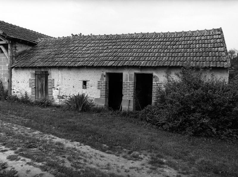 Vue générale de la porcherie sud de la ferme de Batardeau