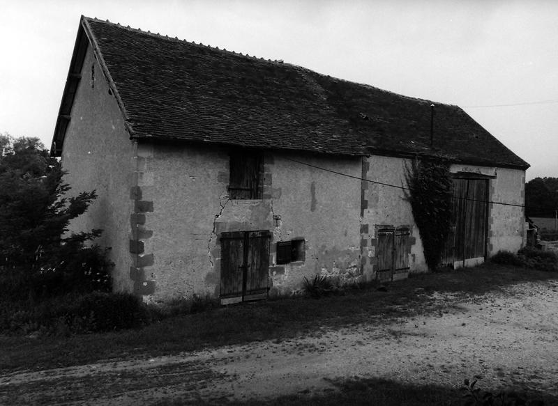 Vue générale de la grange étable de la ferme de Batardeau