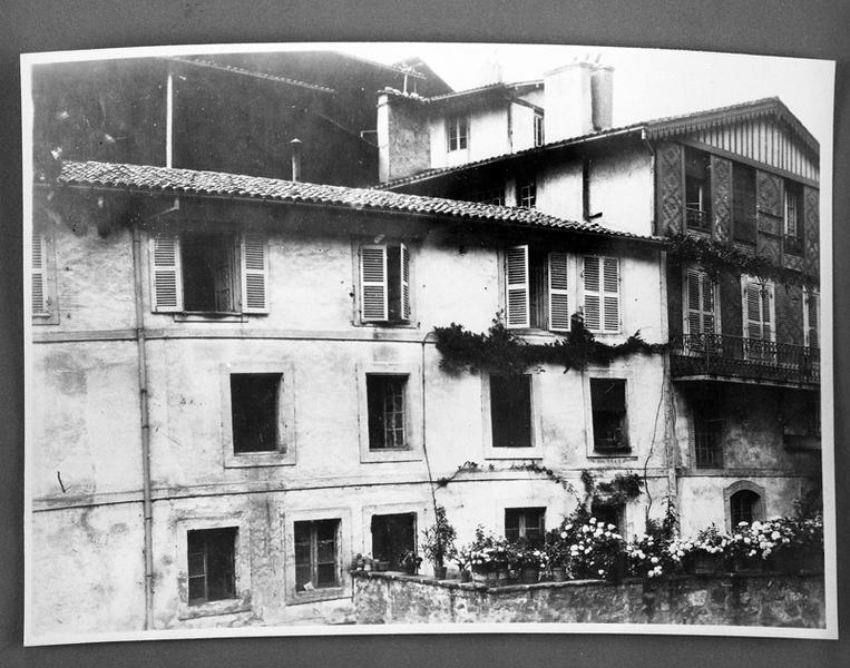 Façade de la maison d'habitation