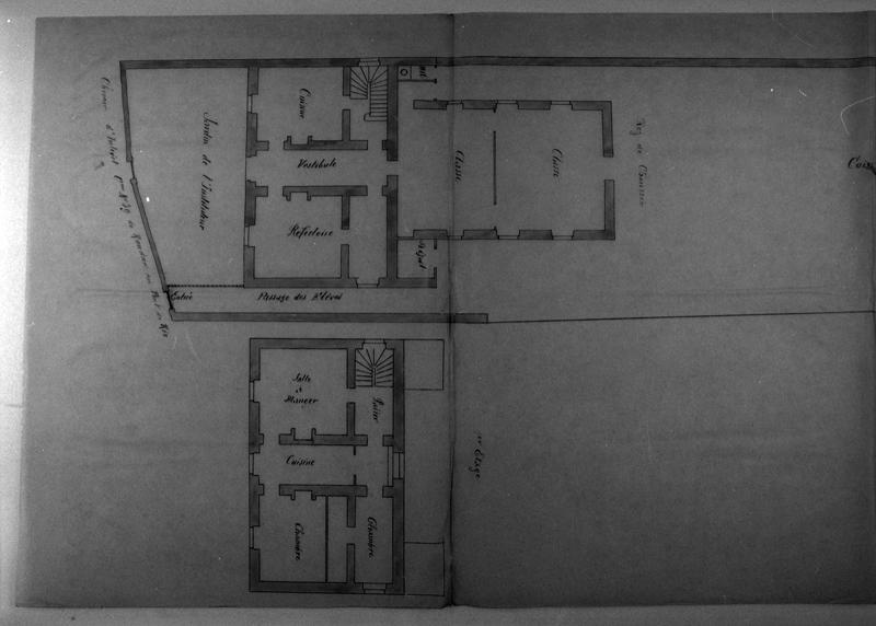 Projet d'échange pour l'installation de l'hospice dans la maison d'école. Plan du rez-de-chaussée et plan du premier étage.