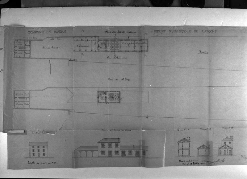 Ecole de garçons : plan du rez-de-chaussée, plan du premier étage, élévations et coupes.