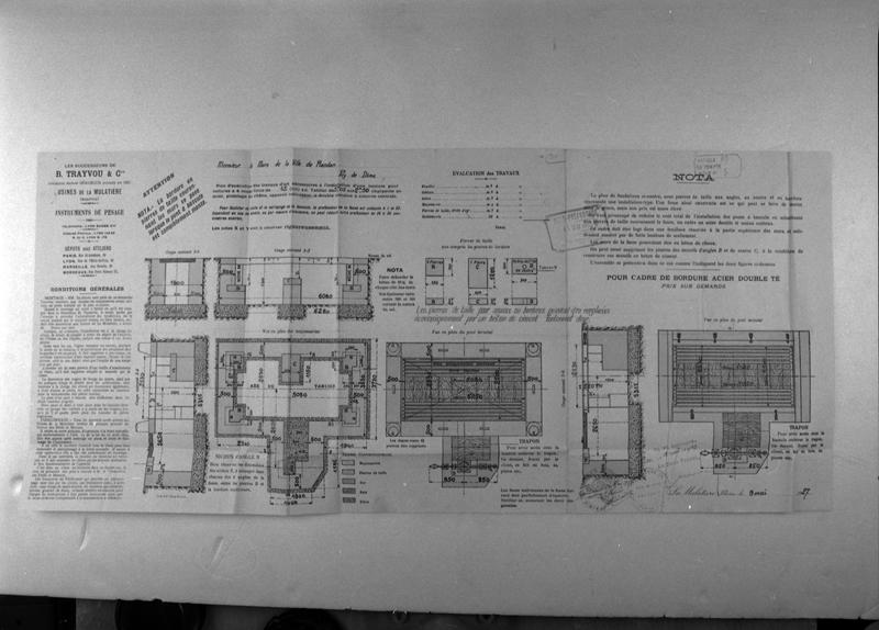 Bascule pour voiture à quatre roues, force de 15000 Kg : plans et coupes. Usines de la Mulatière (Rhône).