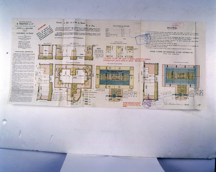 Bascule pour voiture à quatre roues, force de 15000 Kg : plans et coupes. Usines de la Mulatière (Rhône).