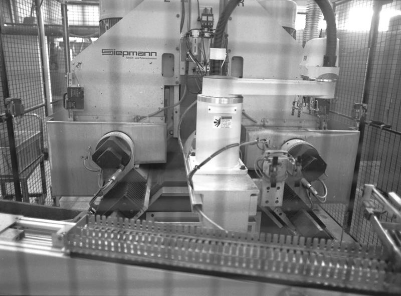 Machine à émoudre robotisée