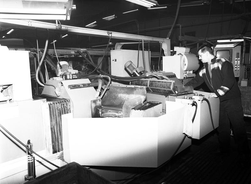 Machines à émoudre Hes semi-automatiques