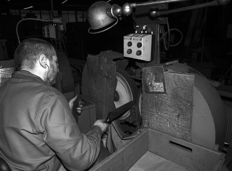 Polissage d'un couteau professionnel