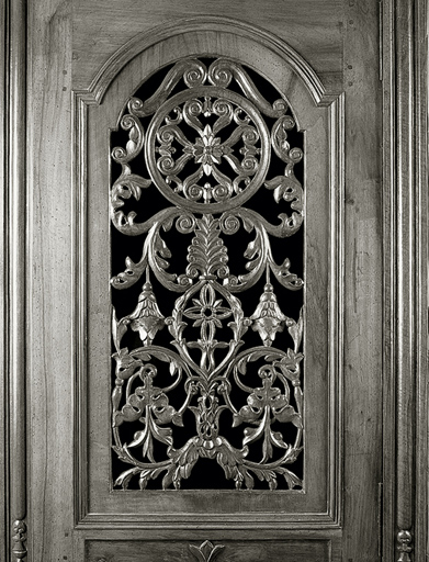 Détail des ajours de la porte.