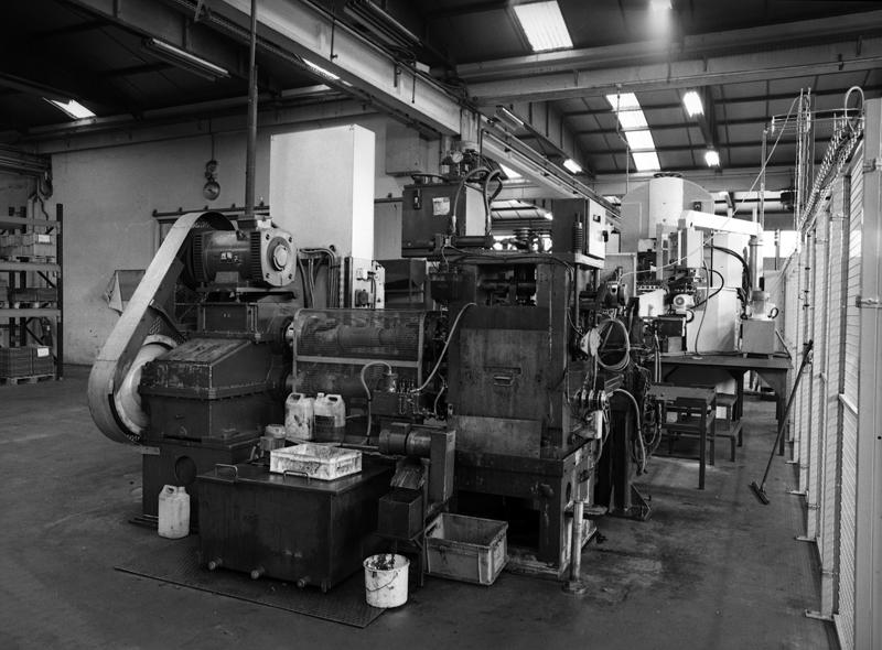 Ligne de fabrication des couteaux monoblocs