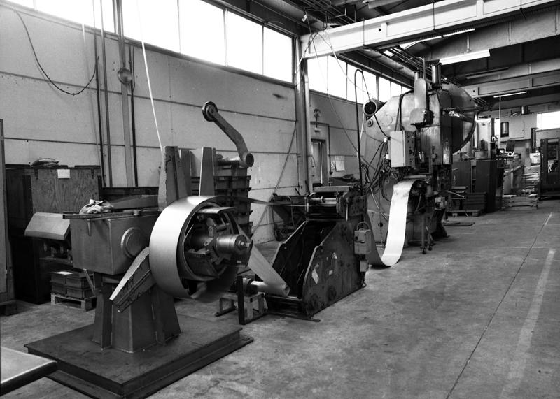 Ligne de découpage : dérouleuse, planeuse, presse à excentrique