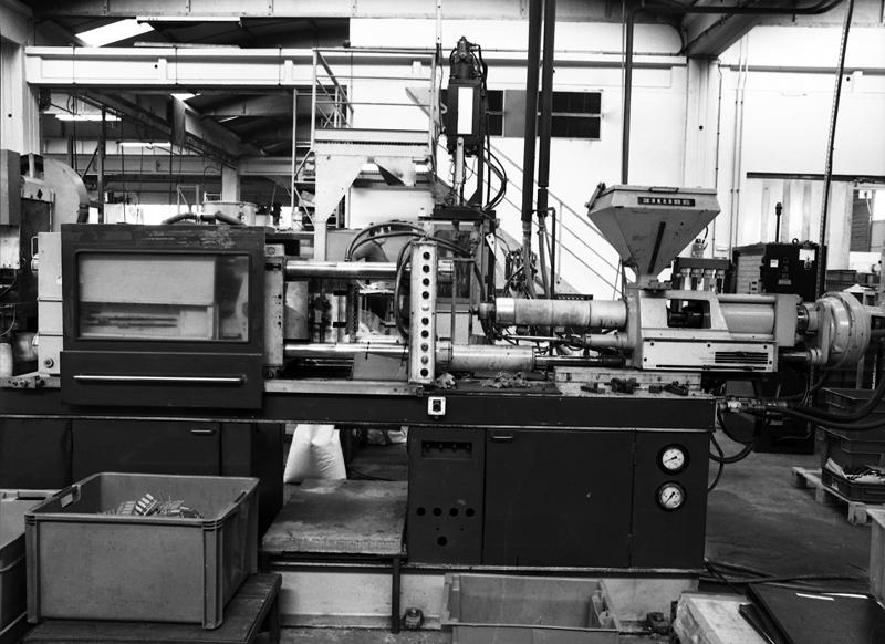 Presse à injecter He