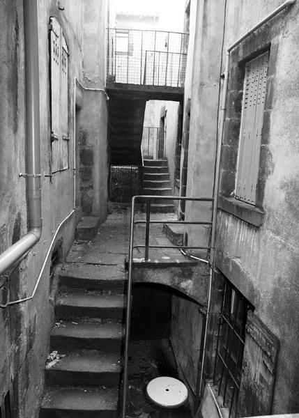 Vue générale de l'escalier mis en commun par les quatre maisons du 54 rue du Commerce