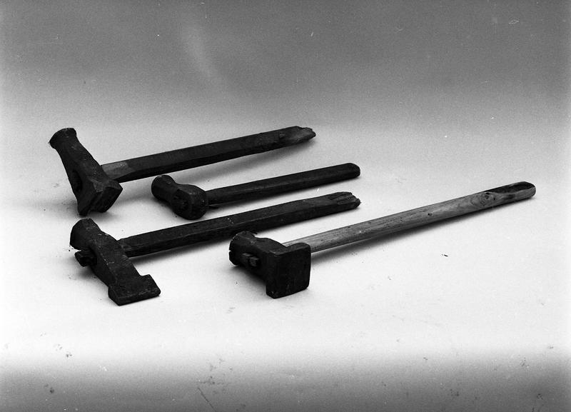 Vue générale d'outils dits tranches et matrices