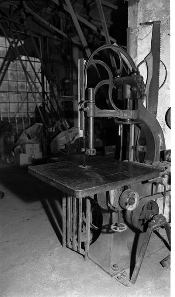 Vue générale d'une machine à dégauchir de l'atelier de charron