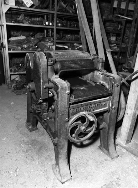Vue générale d'une machine dite toupie de l'atelier de charron