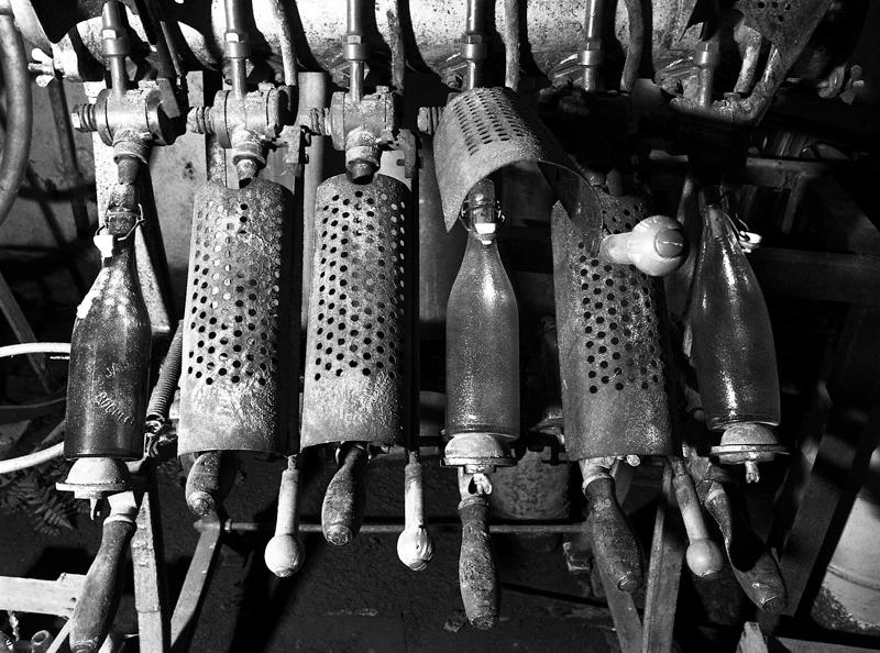 Vue d'une machine à embouteiller la limonade, détail des pare-éclats