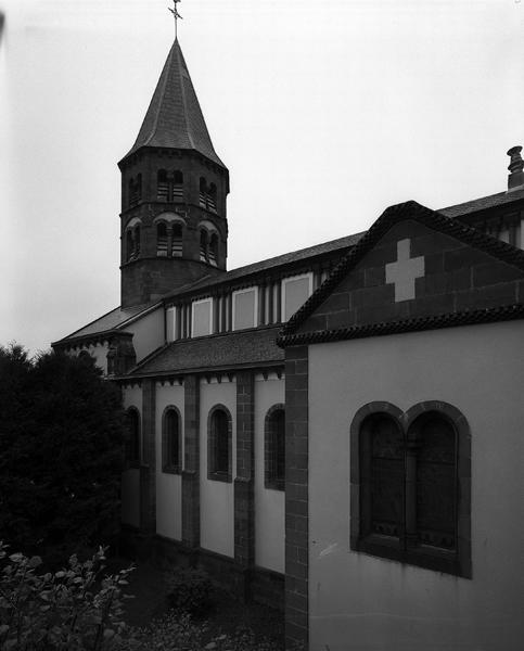 Vue partielle de l'église depuis le sud