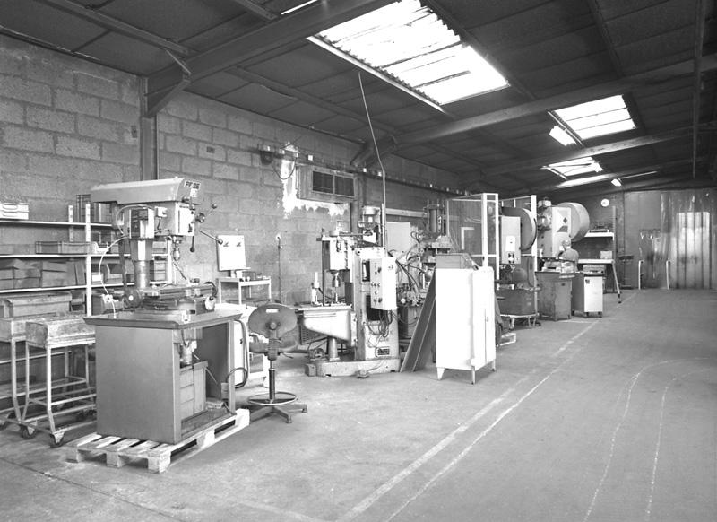 Vue d'ensemble de l'atelier de mécanique et d'outillage