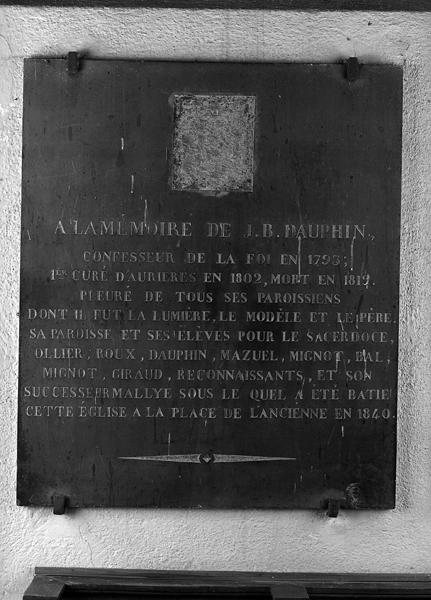 Vue générale de la plaque de marbre noir