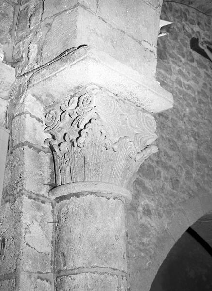 Vue de trois quarts du chapiteau nord de la croisée du transept