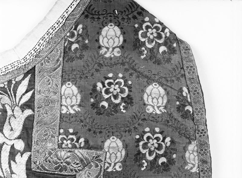 Vue de détail du dos de la chasuble