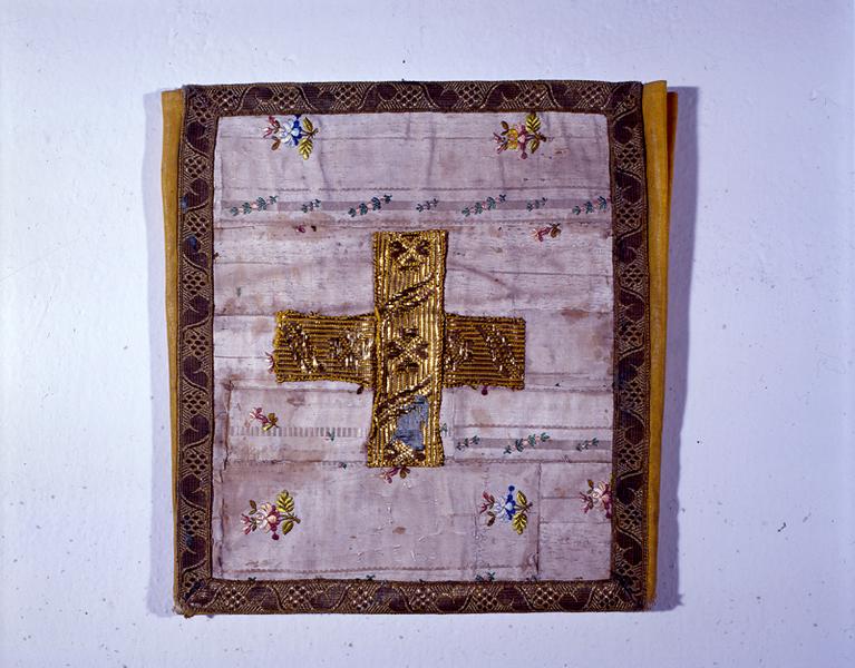 Vue de détail du dos de la chasuble