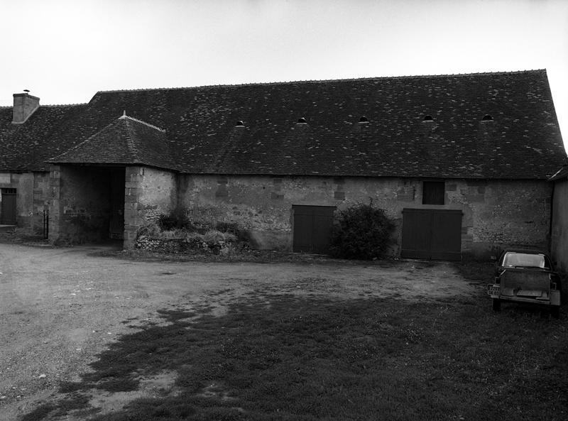 Vue générale depuis la cour