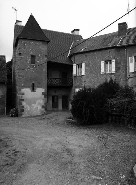 Vue générale de la façade côté cour