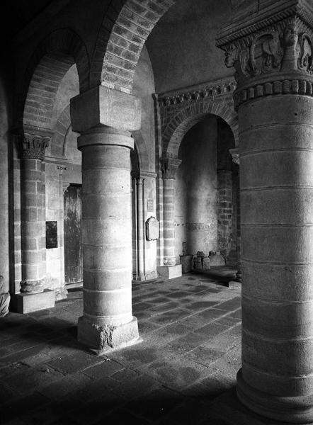 Intérieur du narthex depuis le nord-ouest