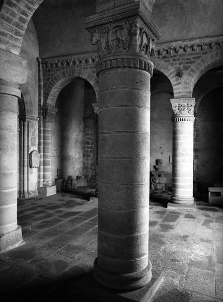 Intérieur du narthex depuis le nord-ouest