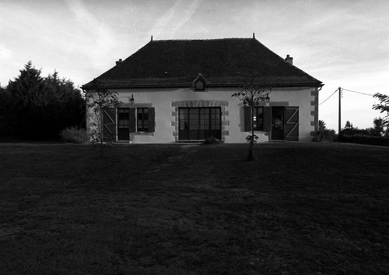 Vue générale du logis côté cour de la ferme des Bordes d'en haut