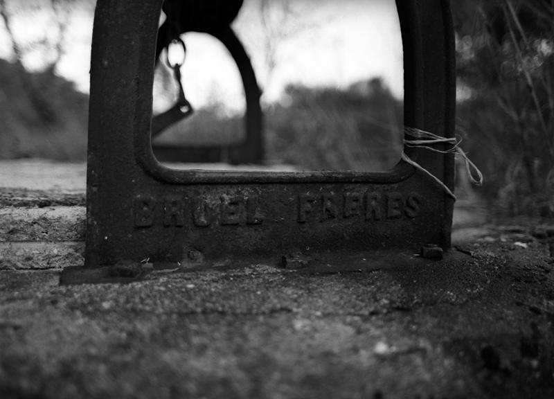 Détail de la marque de fabrique sur le puits du moulin Roussat