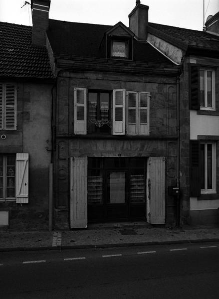 Boutique dans le village, 18 rue Feuillin (fin 19e siècle)
