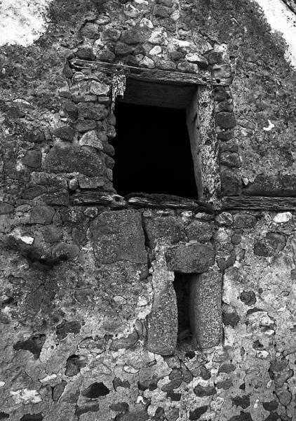 Détail des baies de la resserre de la ferme de l'Ome
