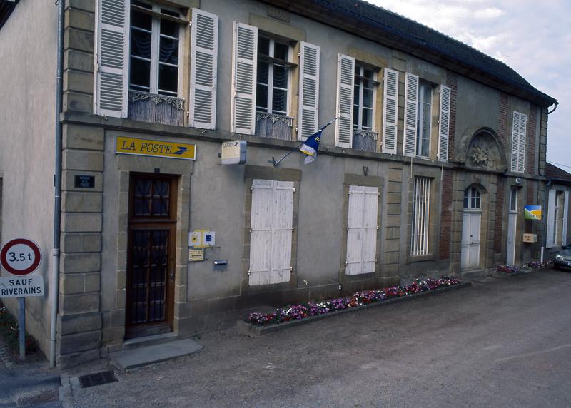 Vue générale de la façade côté rue